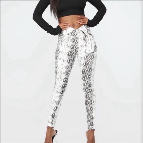 Fashion Nova Pants - NWOT Fashion Nova High Waisted Snake Print Skinny Jeans